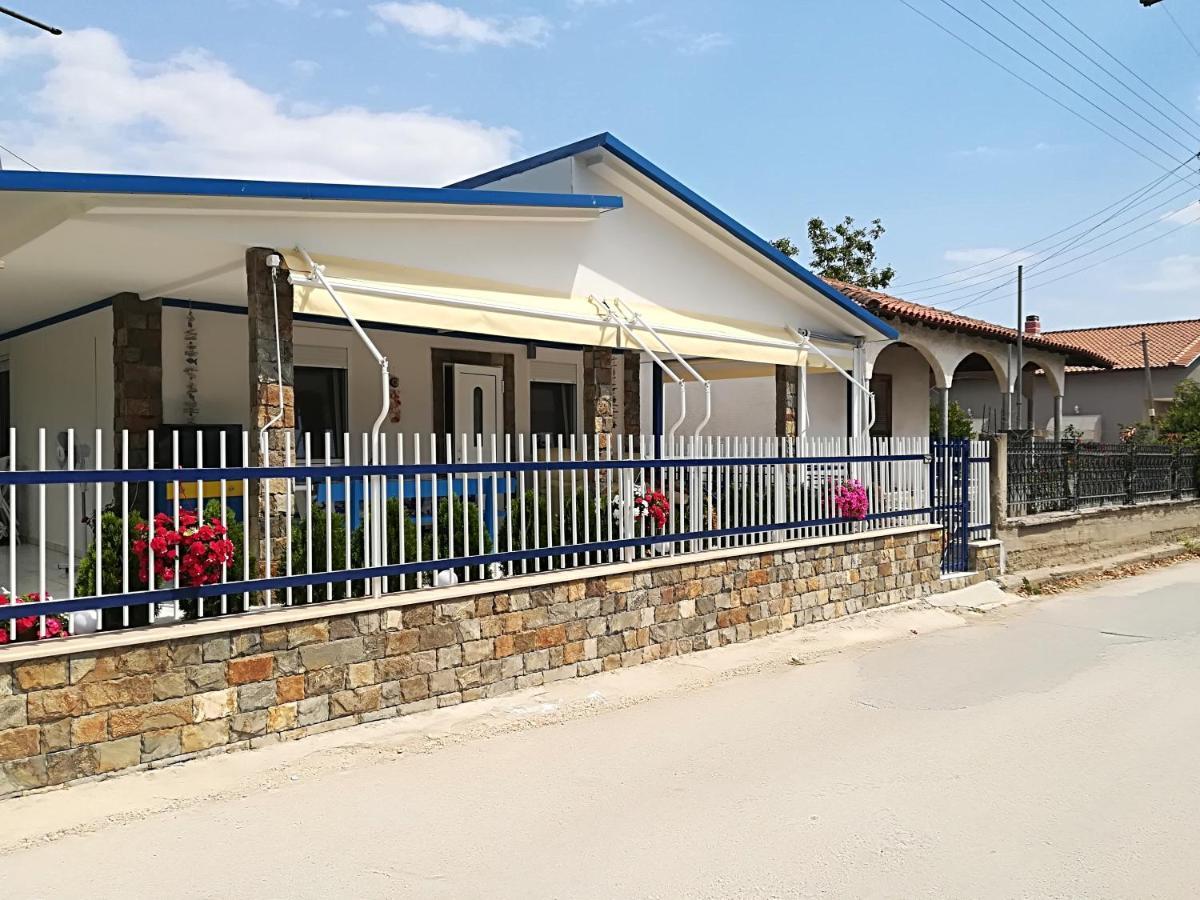 Villa Blue House Nea Kallikrateia Exteriér fotografie